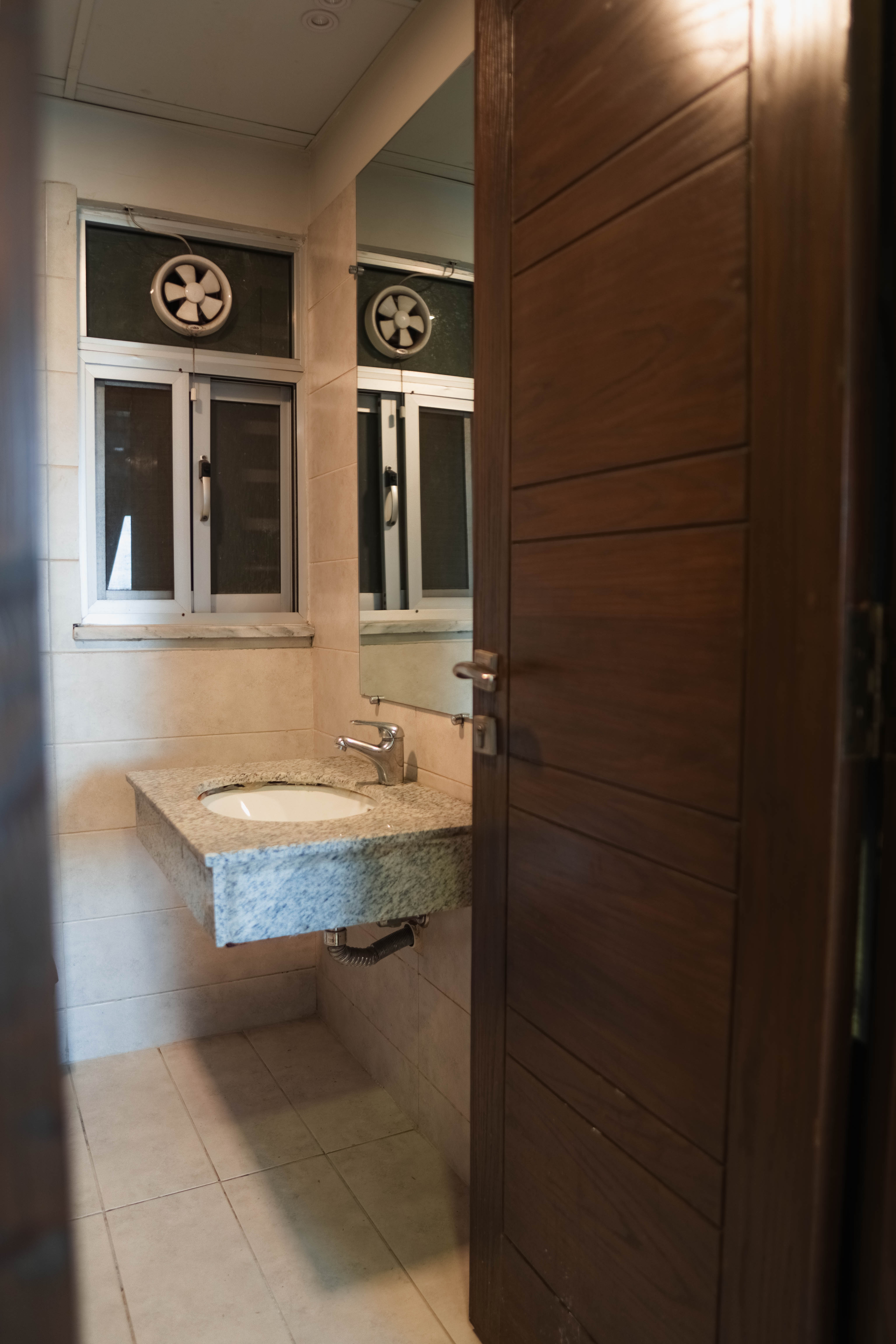 Expat-Style 2BR • 25 Mins to Faisal Mosque - Image 5